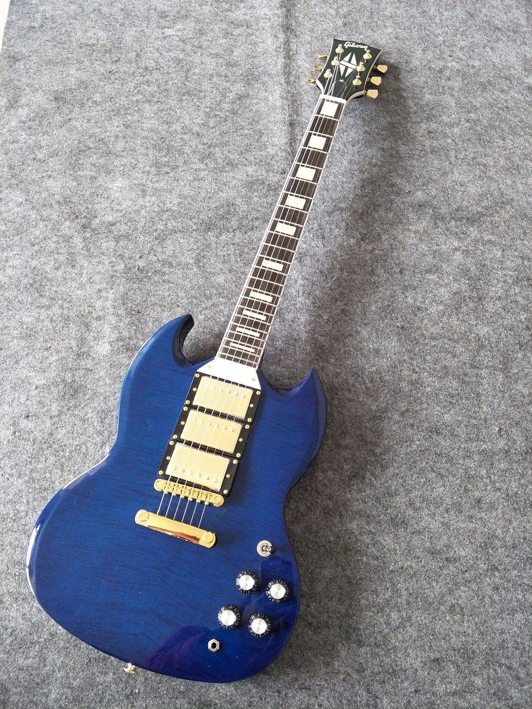 Gibson custom 2018 SG custom Figured TOP 3-pickup Electric Guitar