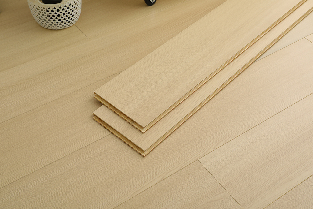 Three-Layer Varying Length Oak Plank Smooth Oak Hardwood Flooring with Valinge 5G/ T G