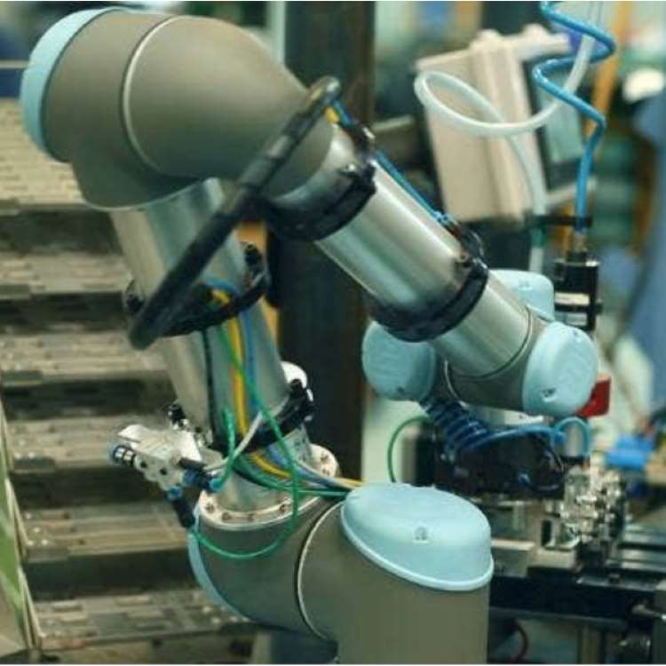 Gluing Robot Of UR5e Cobot With 6 Axis Robotic Arm For The Auto Gluing As Collaborative Robot