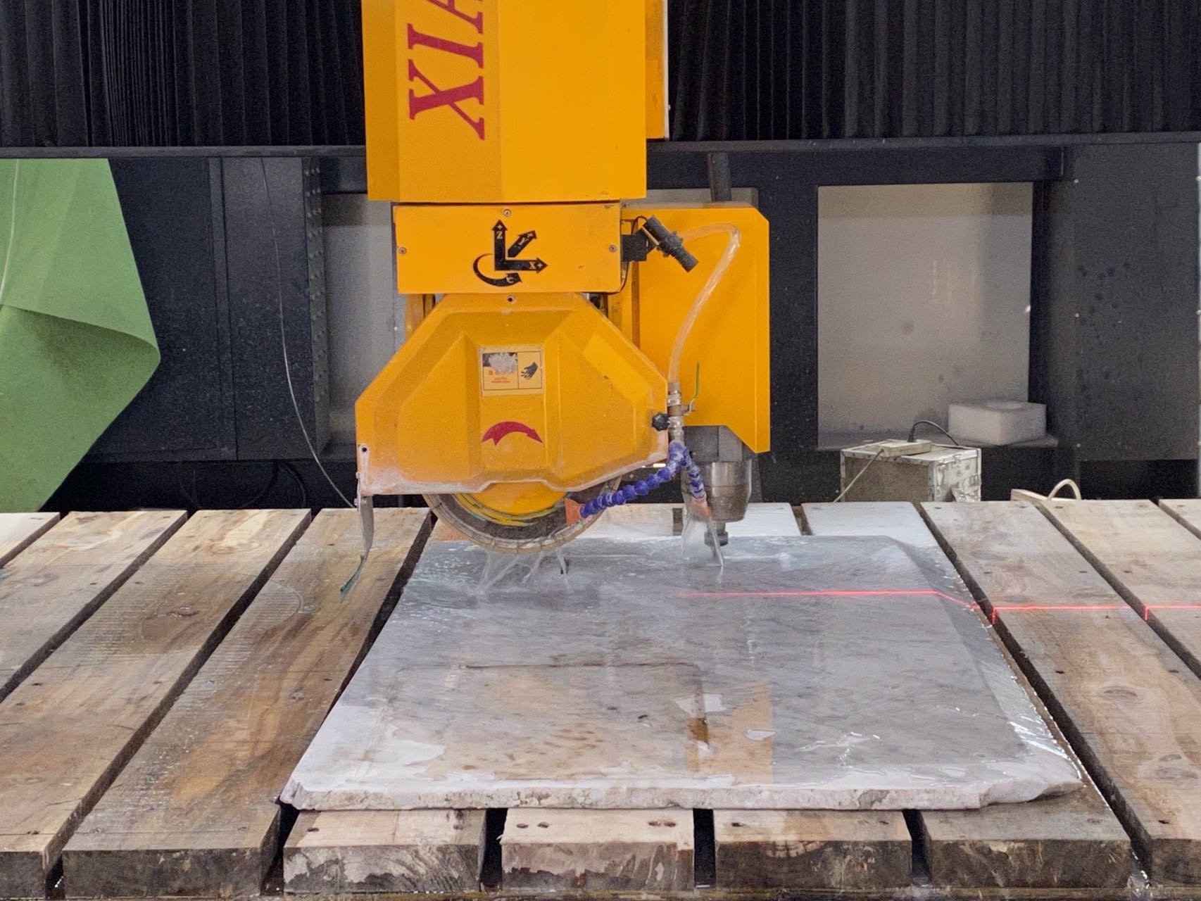 High Precision 4 Axis Bridge Stone Slab Cutting Machine For Fan-shaped Plates And Special Shaped Edge Profiling