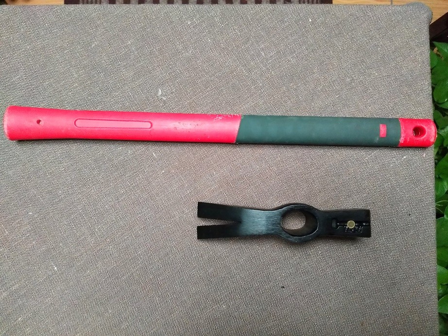 700g Italy Type Claw Hammer(XK0192)with powder coated surface and rubber handle