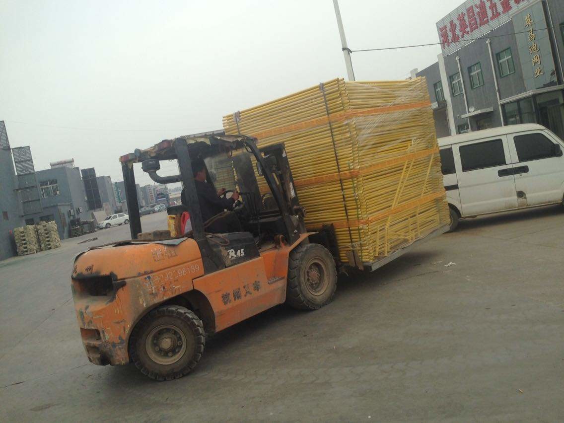 Galvanized Temporary Fence Panels 2.1m*3.5m with brace OD32mm*1.5mm Mesh 60mm*150mm*4.00MM hdg 42 microns /300 gram/SQM