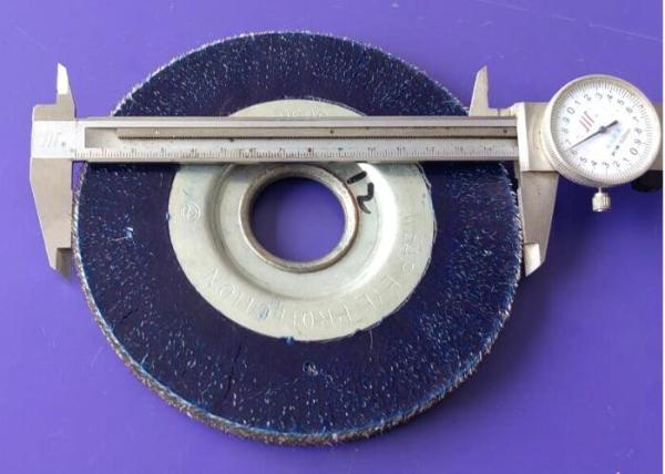 Encapsulated Wire Wheel Brush with Synthetic Elastomer for Long Lasting