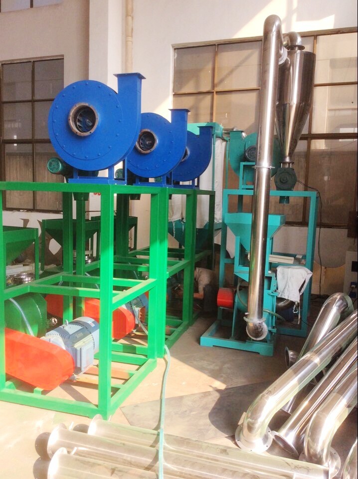 250kg / H Wood Pulverizer Machine SKD11 37kw With Overload Protection