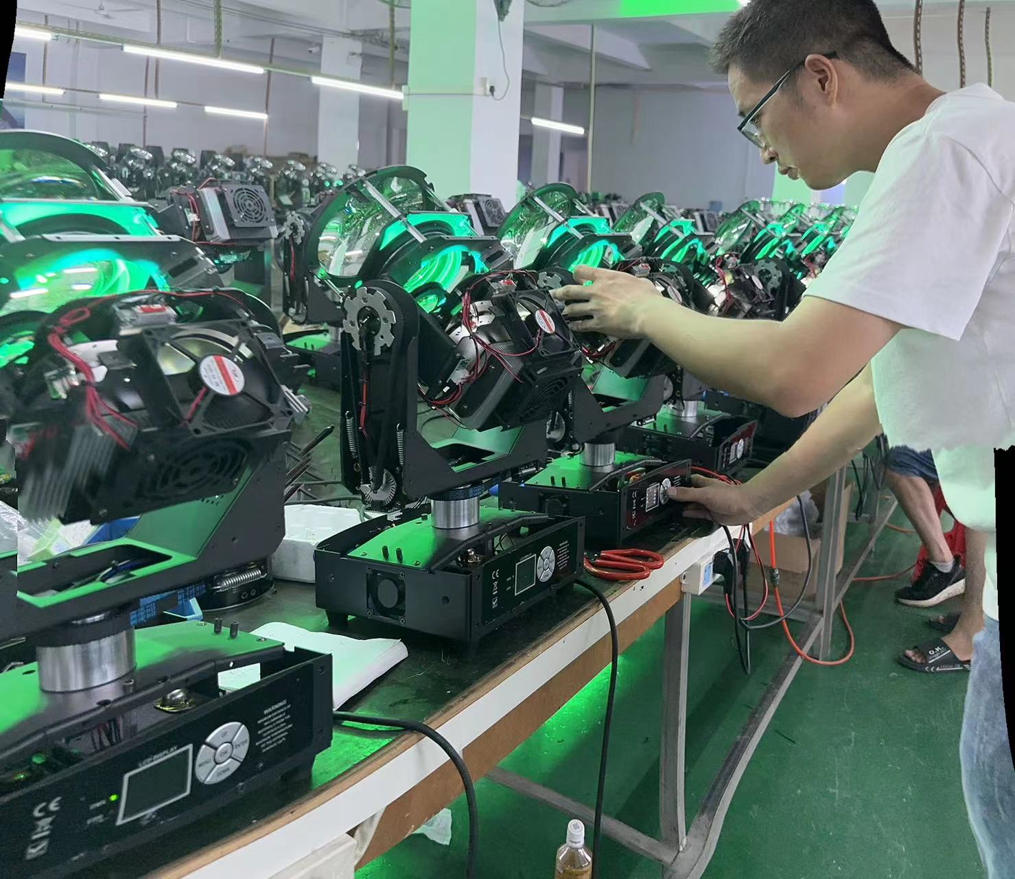 1- 200W/250W 4 Eye COB Face Light For Stage Show Video Studio 60000 Hours Working Time