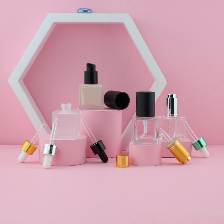 Cosmetic Packaging 30ml Square Foundation Glass Bottle With Black Pump Skin Care F123