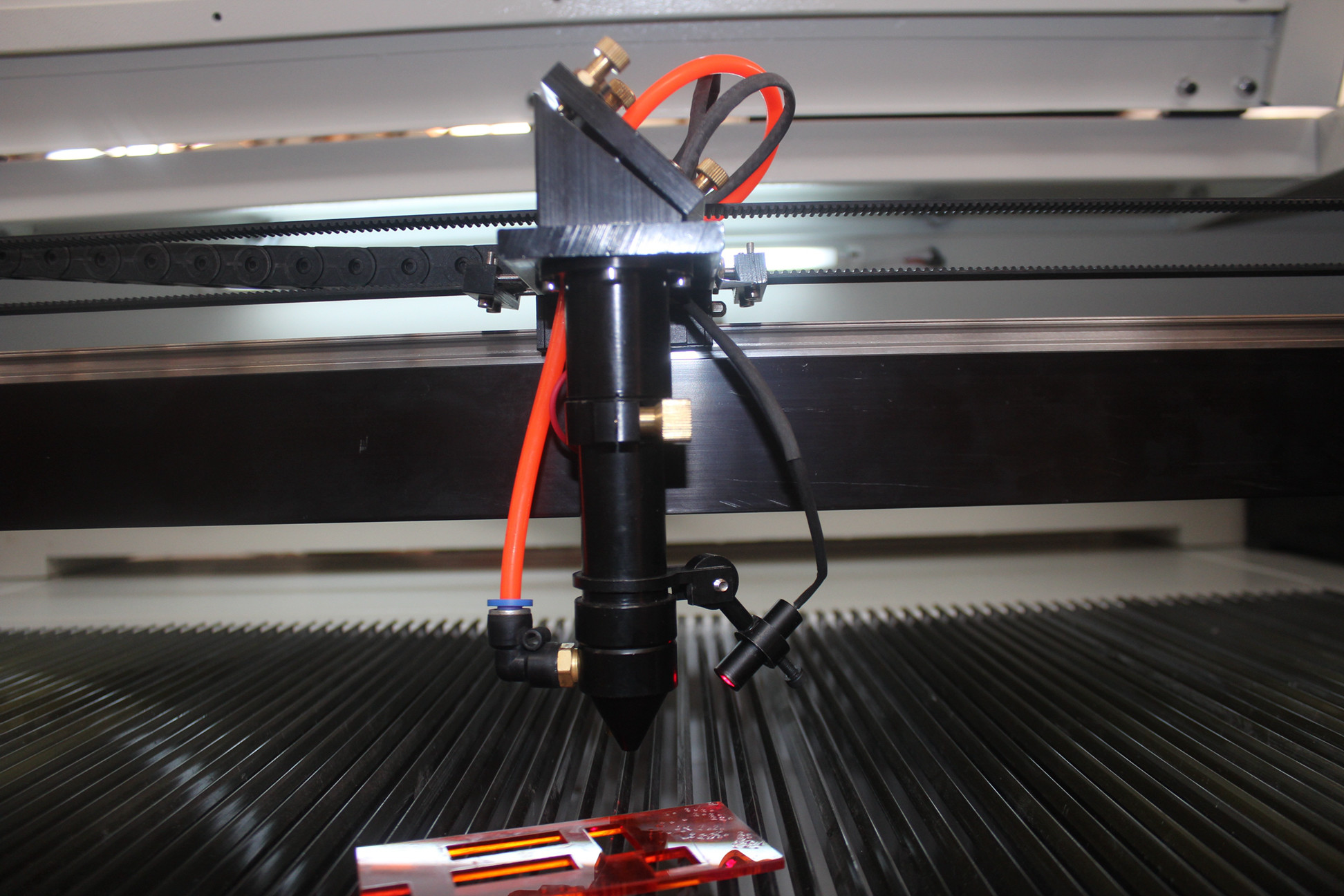 1390 Laser Cutting Machine with 100W Laser Tube have good price in China
