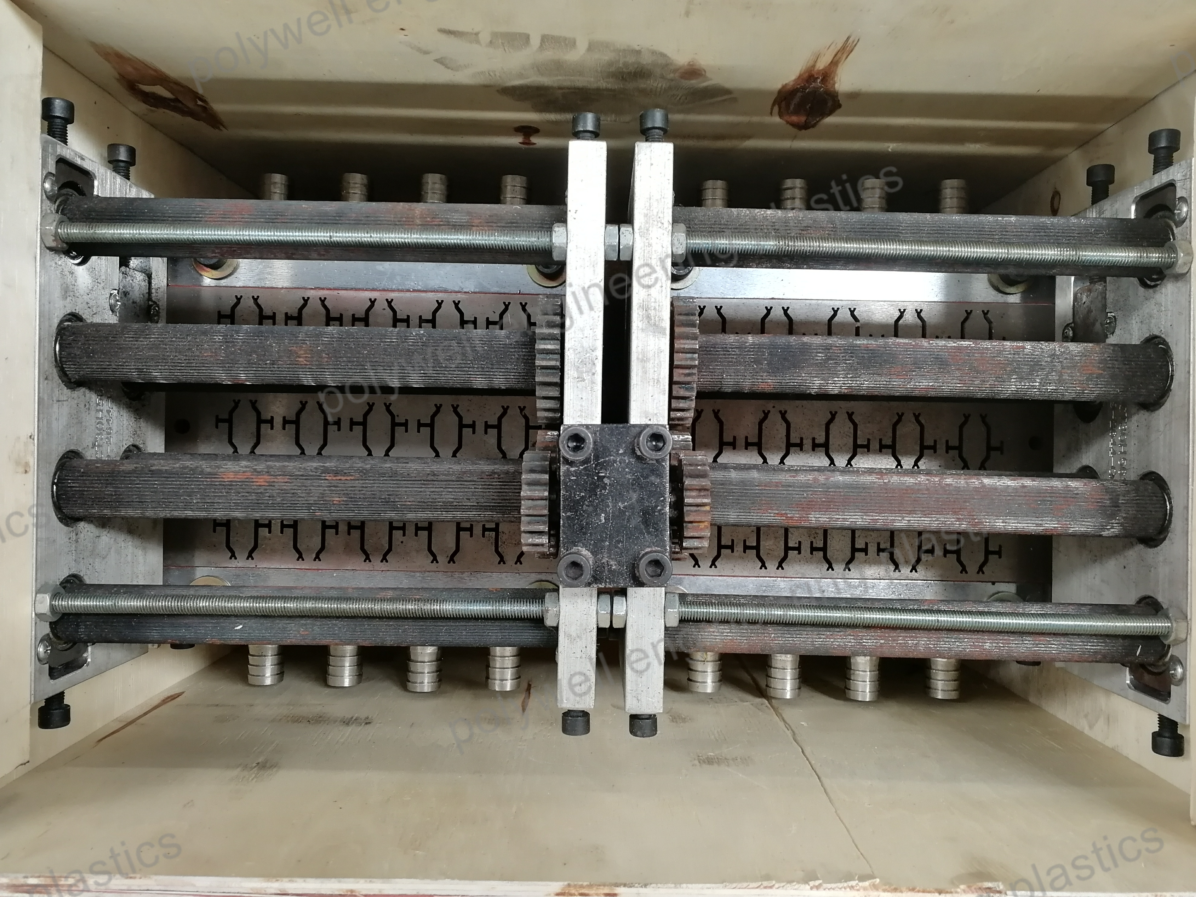 PA66 GF25 Thermal Break Strips Extrusion Mold Used in Extruding Machine