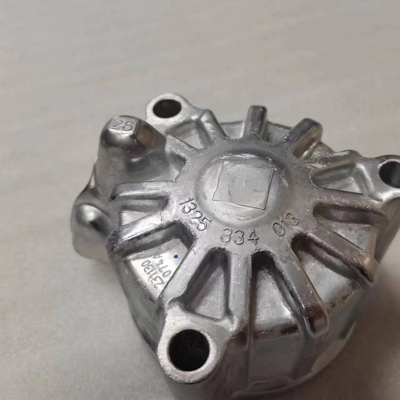 OE NO. 1325334013 High/Low Gear Cylinder Head for Heavy Truck Transmission Gear Box