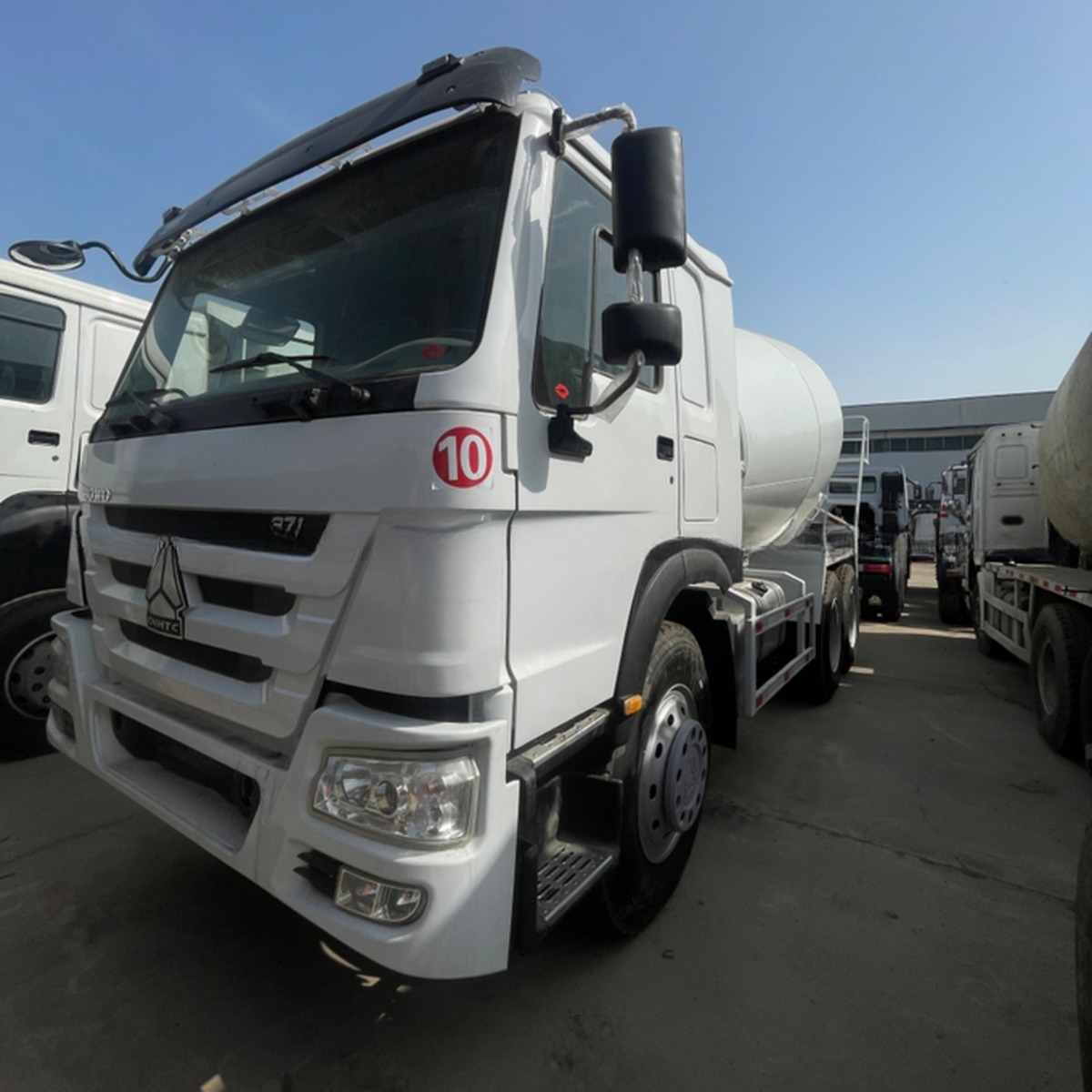 Sinotruk 12CBM 6X4 10 Wheels 380HP Mixer Truck , Howo Concrete Mixer Truck