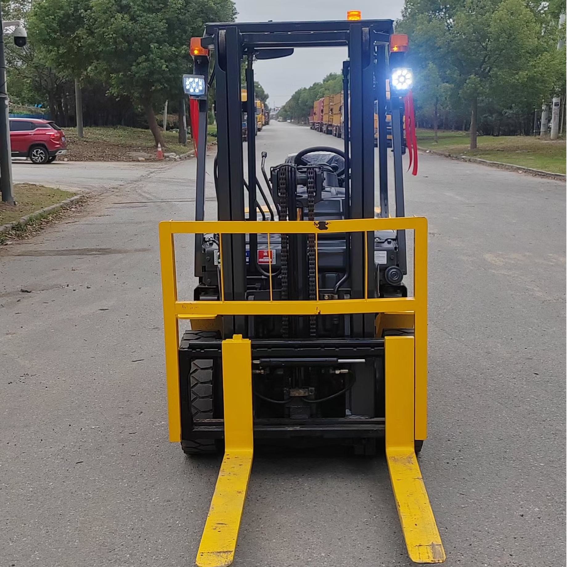 Komatsu FD25 2.5 Ton Diesel Forklift With Sise Shift And Container Mast 3 Meters