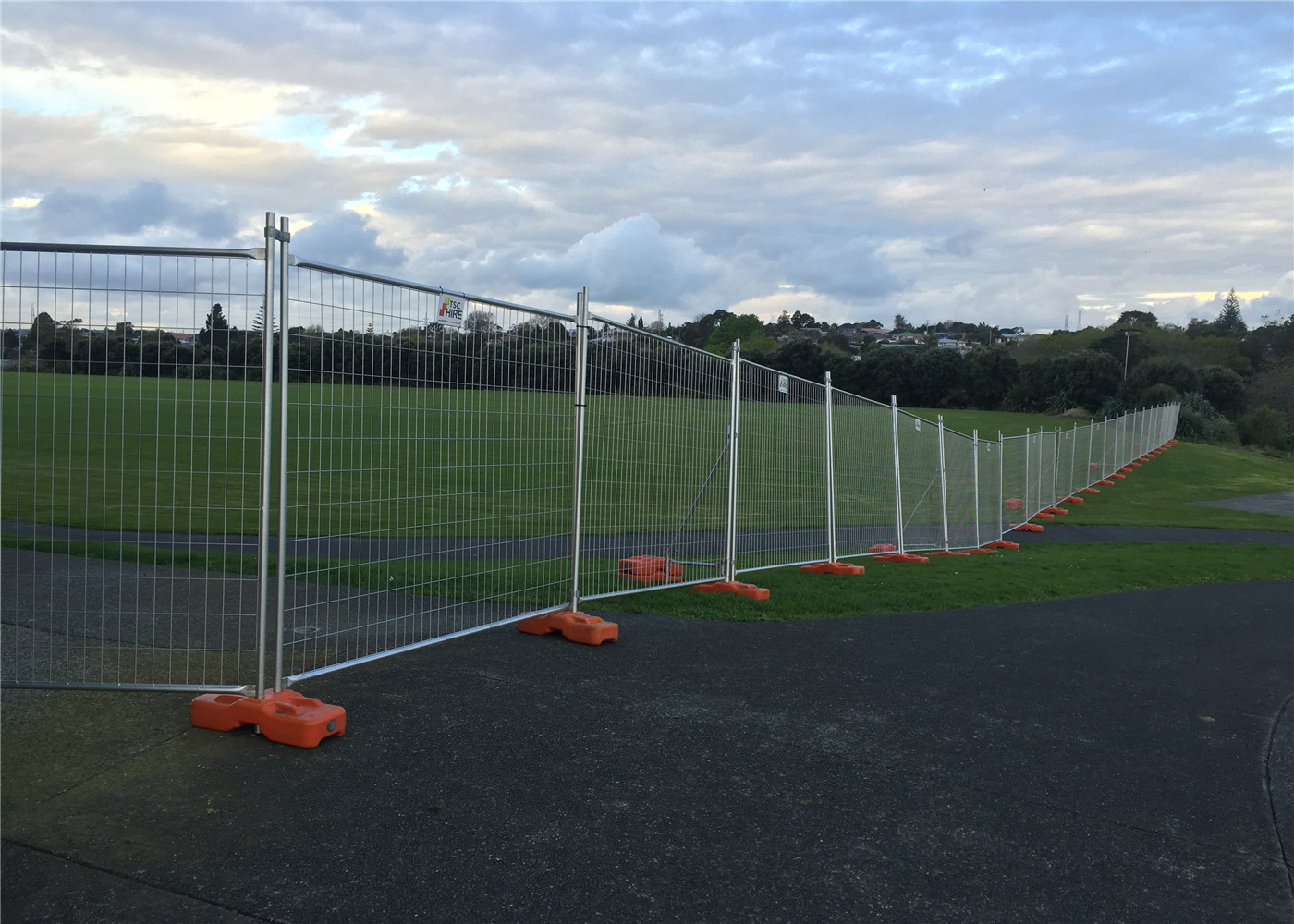 Self support 42 microns thick galvanized temporary fence 1.8m*2.9m tube OD32mm*2.00mm Mesh spacing 60mm*150mm*4.00mm