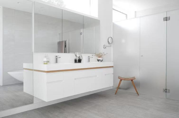 YALIG Project Silver Mirror Bedroom and Bathroom Furniture for Customizable Design