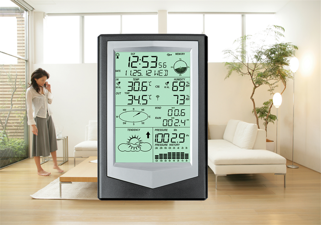Black And Silver Color Professional Solar Wireless Weather Station With PC Interface