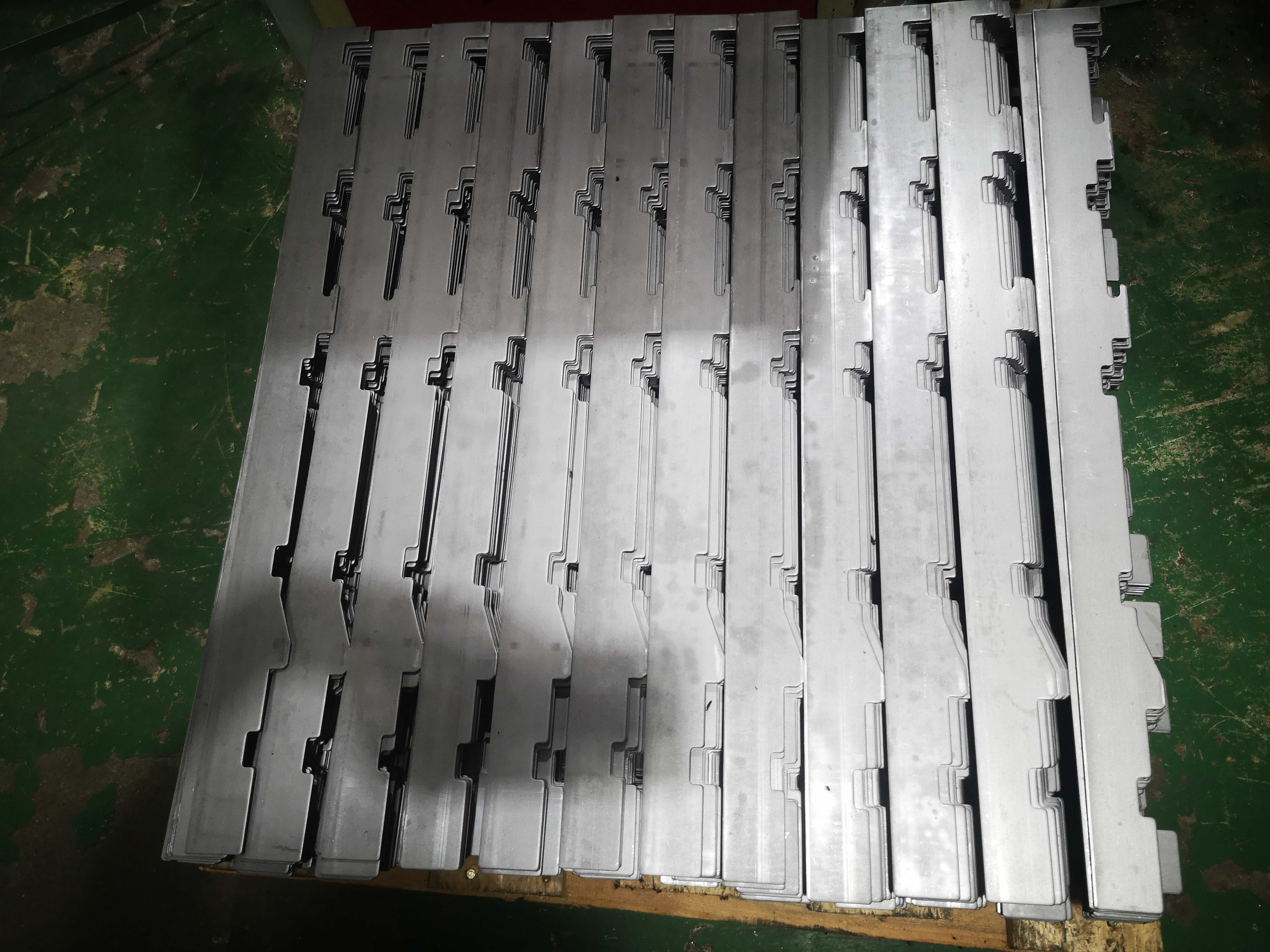 CustoHeavy-Duty Steel Mounting Rails | Precision Cut & Formed Parts for Industrial Automation Systems