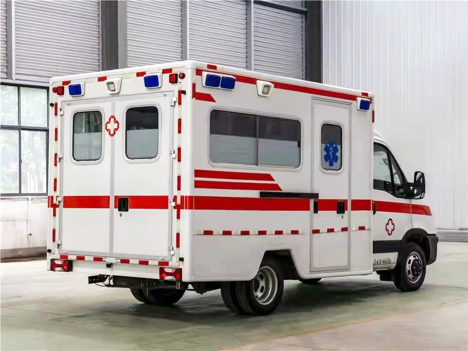 Emergency Ambulance Car With Euro 5 Emission Standard Curb Weight 2970 Kg Medical Rescue Vehicle