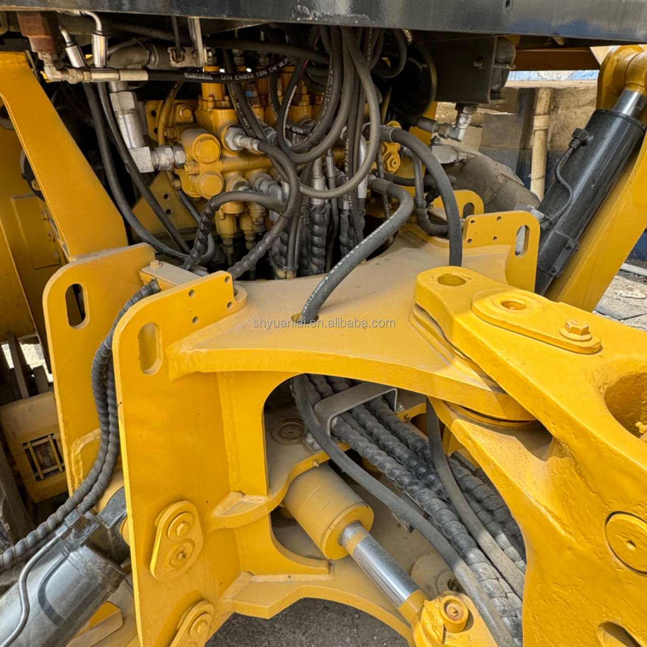 Second Hand CAT420 Loader with Strong Power and Overall Soft Steel Design