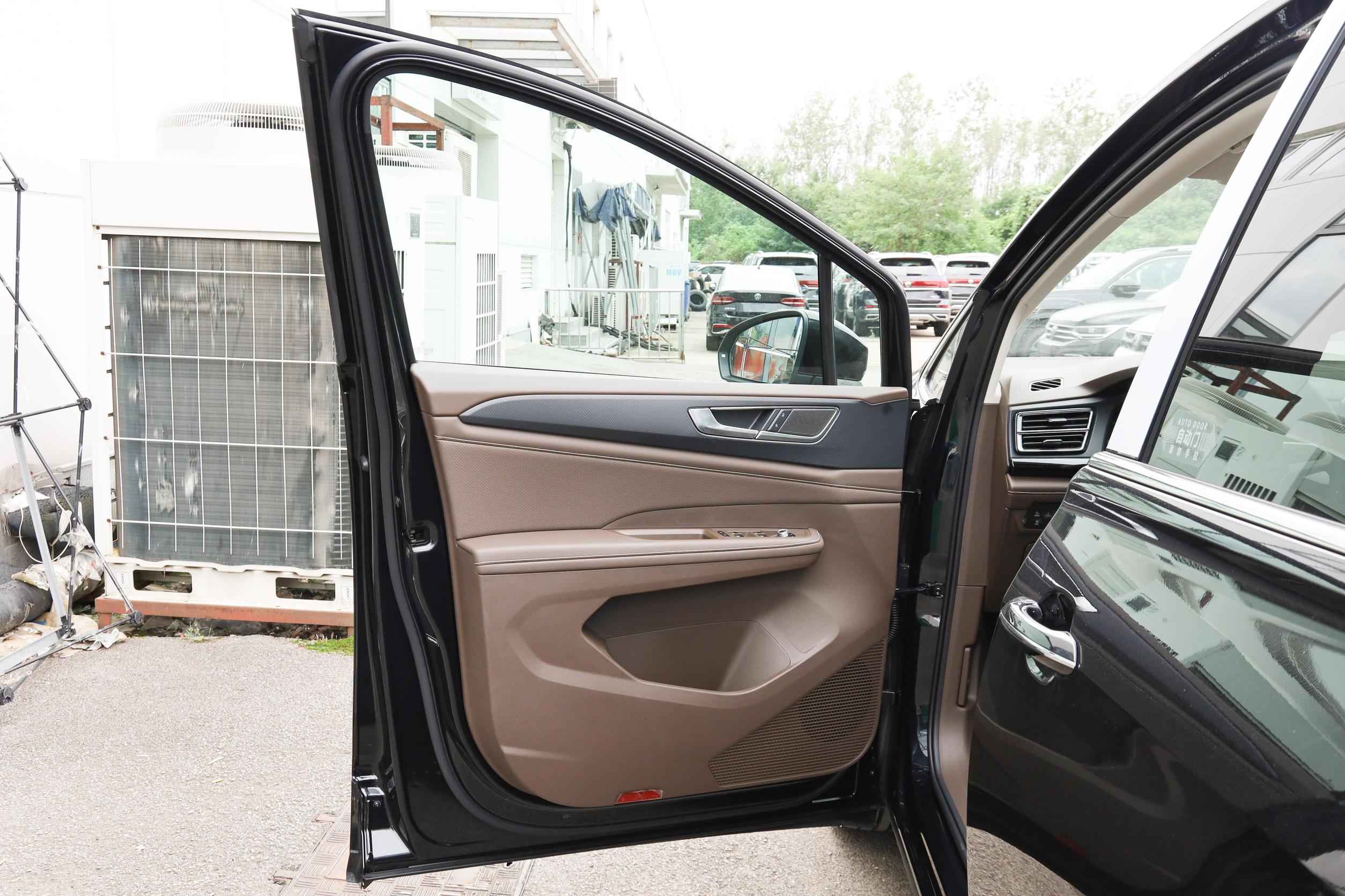 2024 Gasoline Car 2.0T 380T Engine 7 Seats MPV Leather R18 Tire Size Left Adults Electric Driver's Seat Adjustment