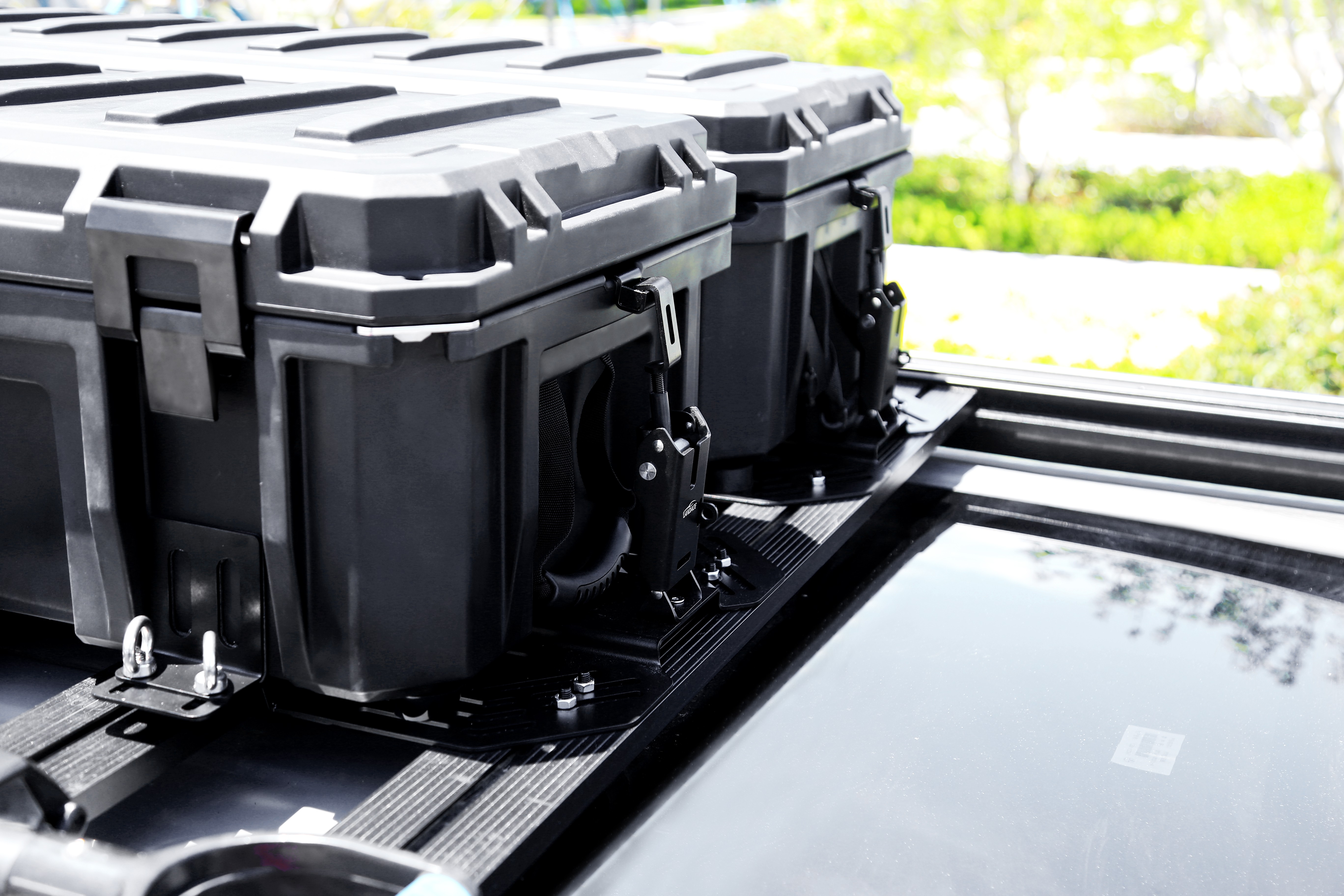 2023 Most Popular Tool Box Mounted on Car Roof Racks for Tools in Green Black Durable
