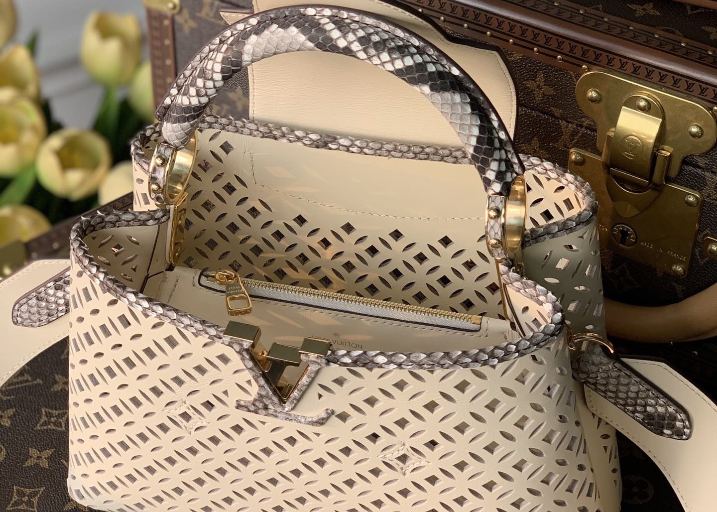 Hollow Out Womens Luxury Handbag , Snakeskin Off White Crossbody Bag
