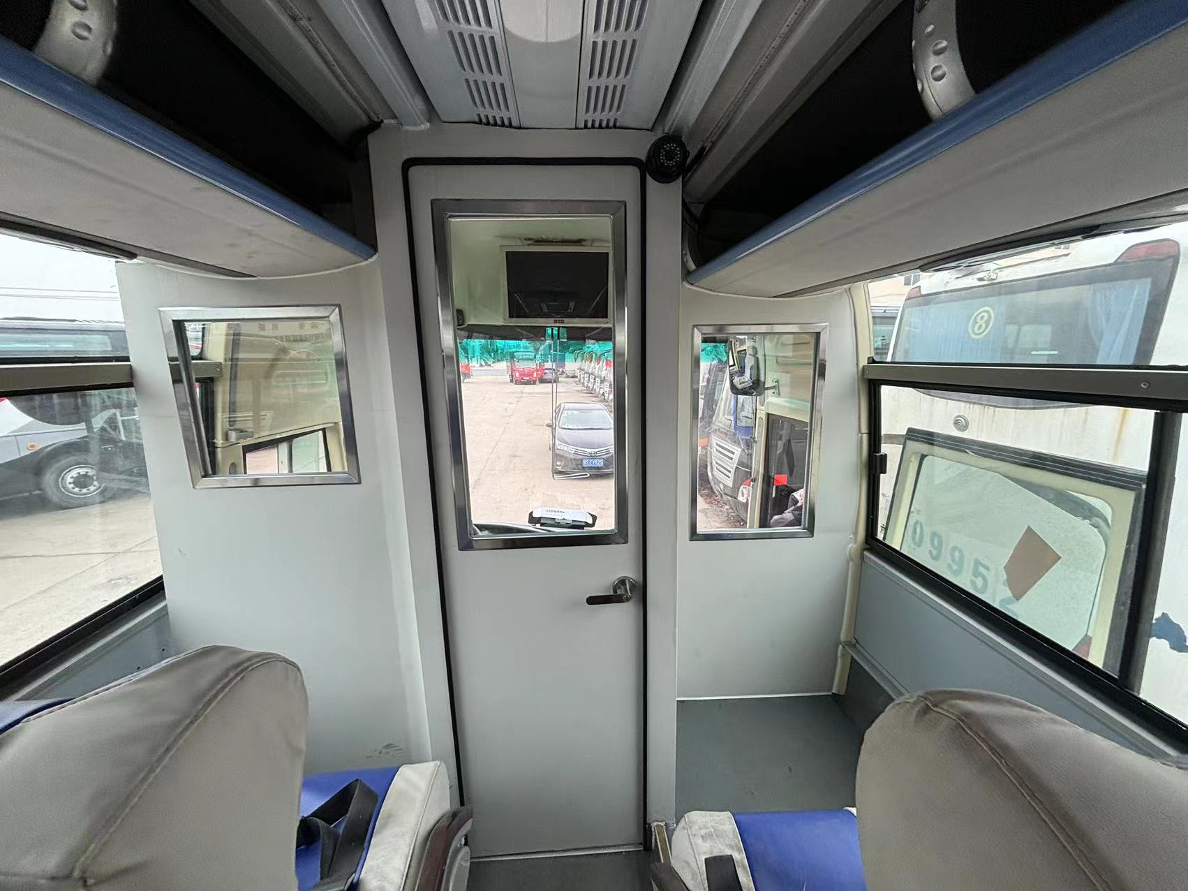 50 Seater Passenger Coach Bus Diesel Left Hand Drive Used Perfect for Group Travel