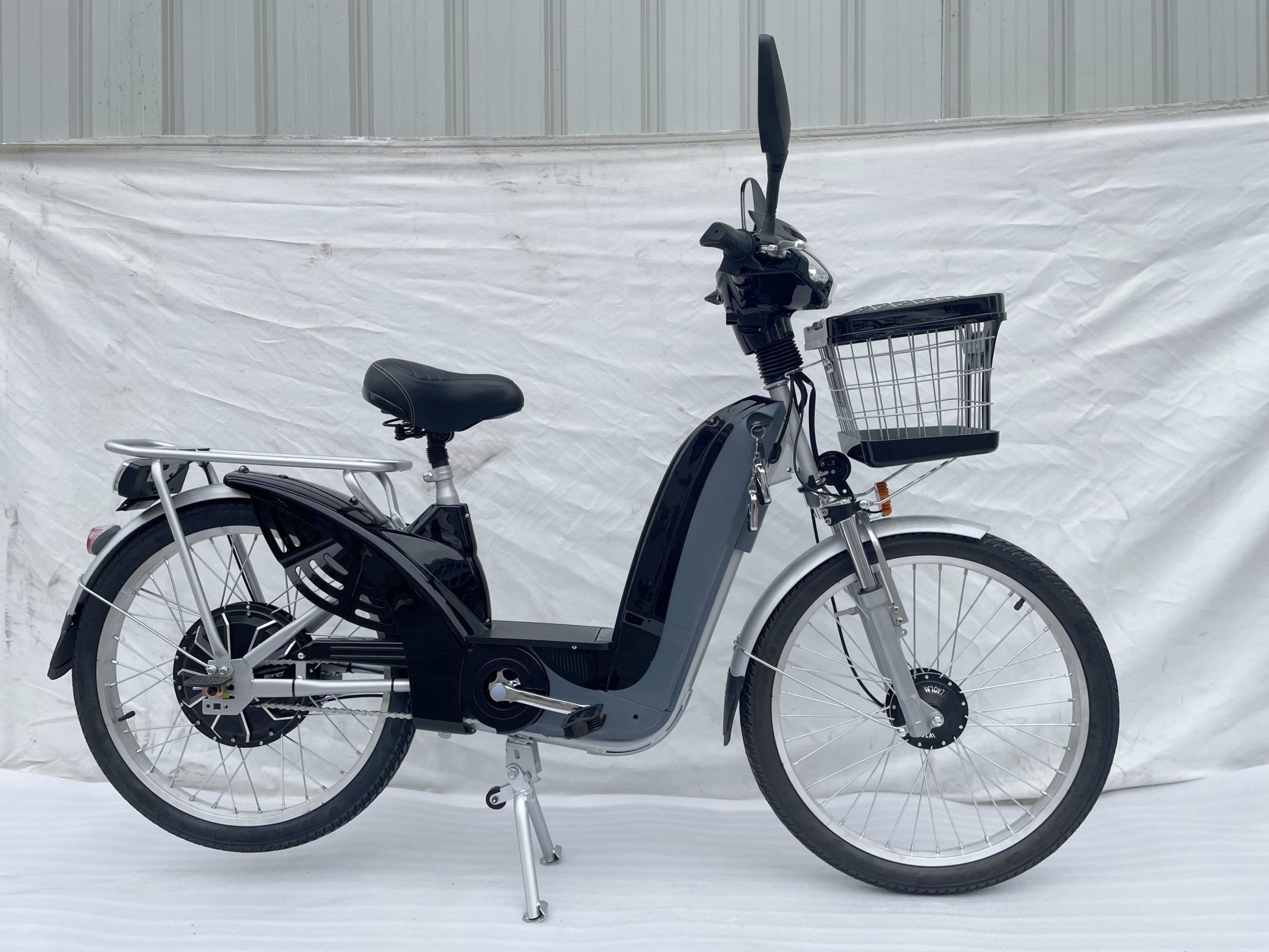 48V 350W Rear Hub Electric Bicycle 24 Inch Single Speed E Bike With LCD Display