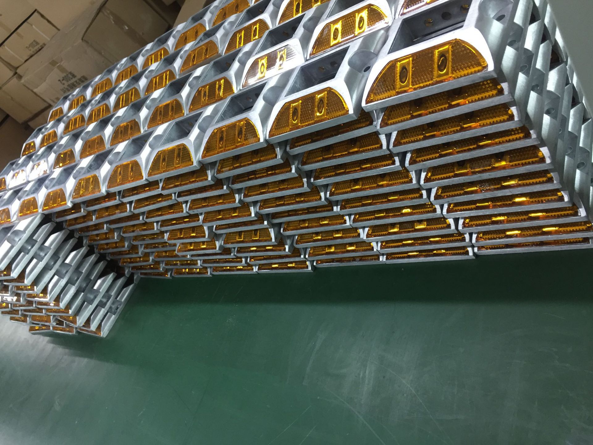104*123*23mm Solar Road Stud Aluminium Road Stud Flashing Light Cat Eye Road Cone Sign