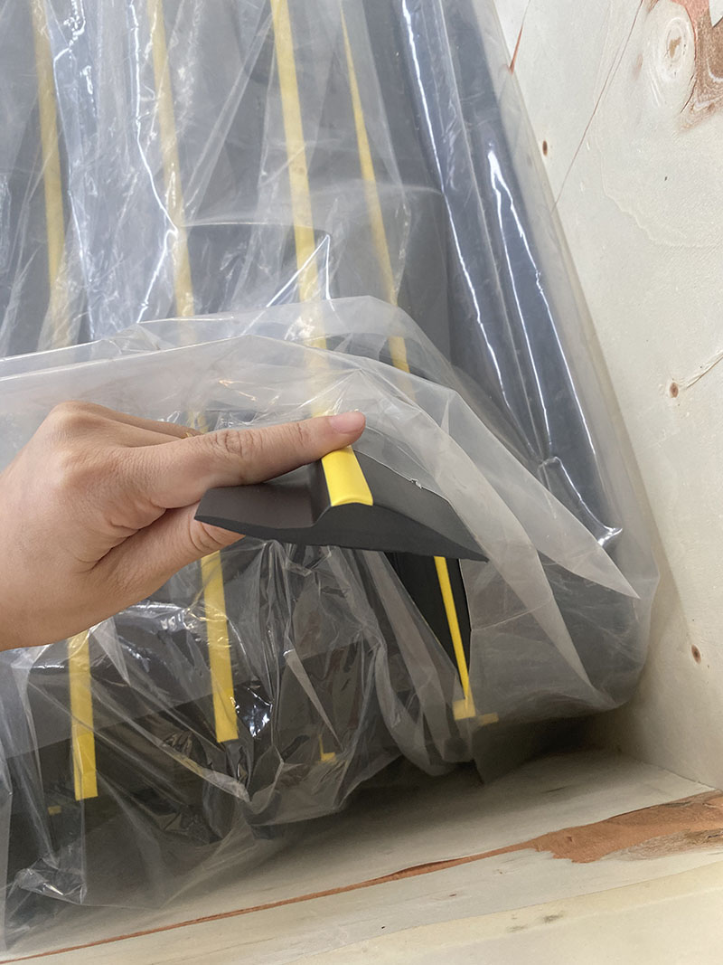 Vinyl PVC EPDM Garage Door Bottom Threshold Floor Rubber Seal Weather Strip Processing