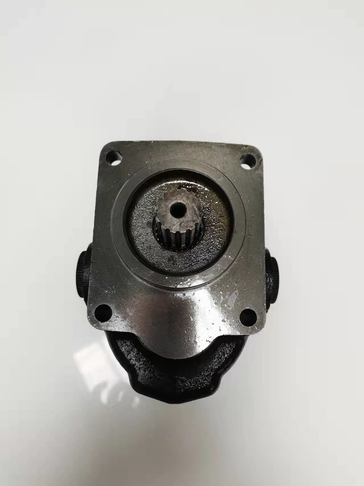 NT 1161071100 Gear Pump / Dump Truck Bulldozer Pump in & out oil ports same sizes black