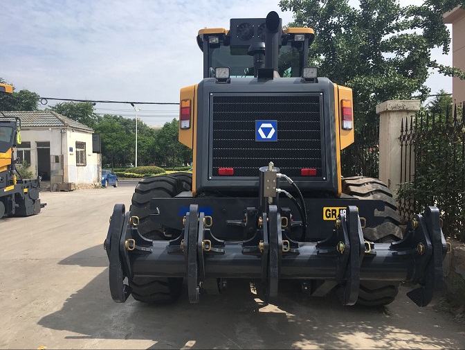 xcmg motor grader GR1803 for sale in Algeria