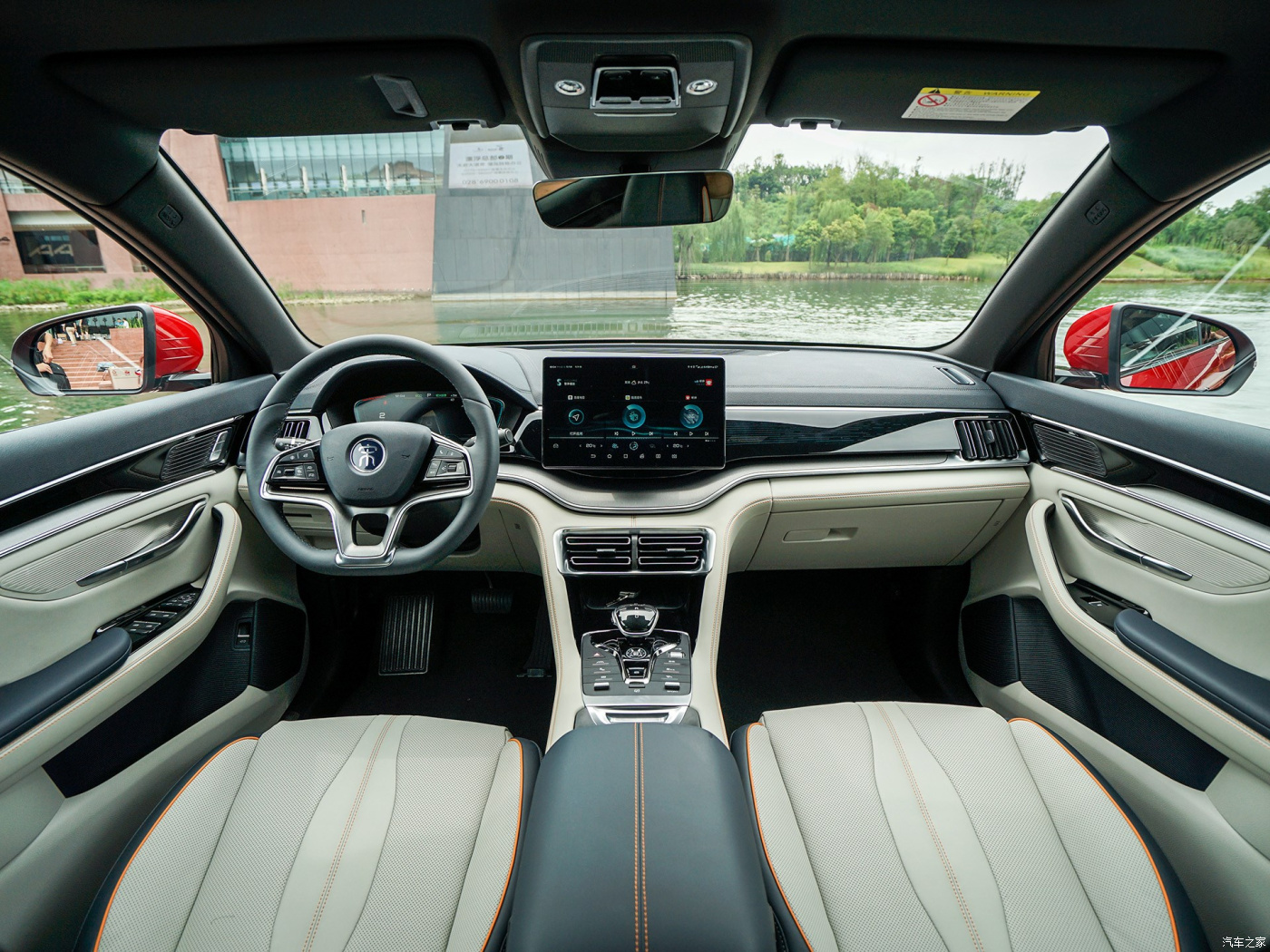 Chinese-made New car B YD Song PLUS compact SUV electric car has a range of 505 kilometers