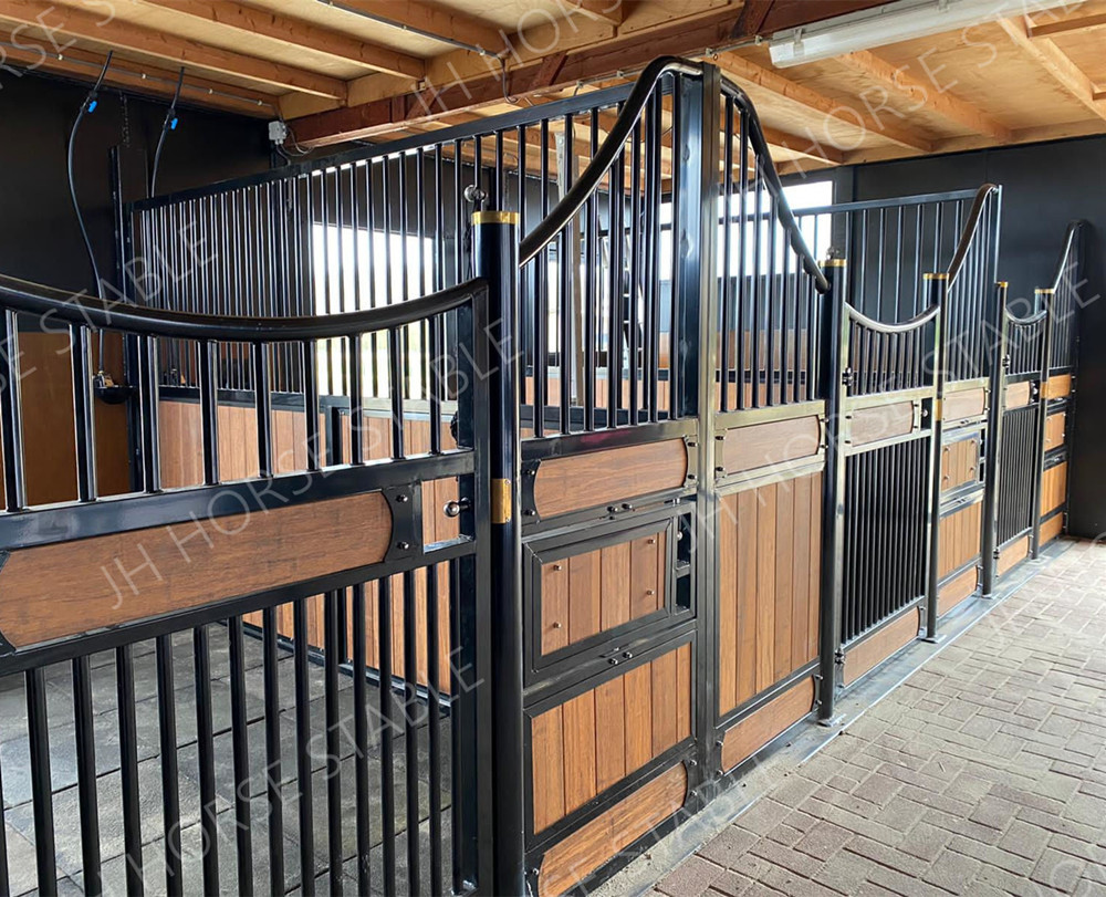 Metal Structure Wooden Water Resistant European Horse Stalls Heavy Duty