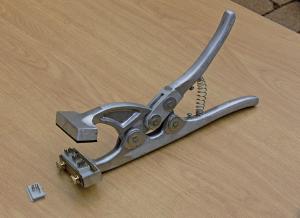 Quality 21cm Sheep Ear Marking Pliers Medical Grad Stainless Steel Corrosion Resistance wholesale
