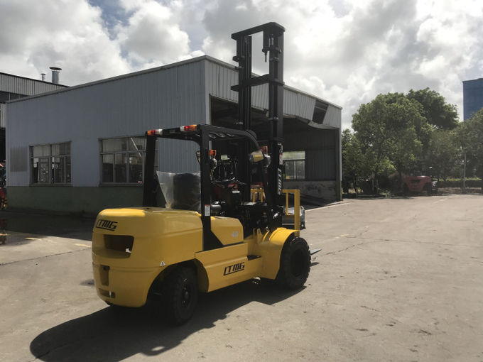 Hydraulic Transmission 4 Ton Forklift Truck Diesel Power Unit With Three Mast