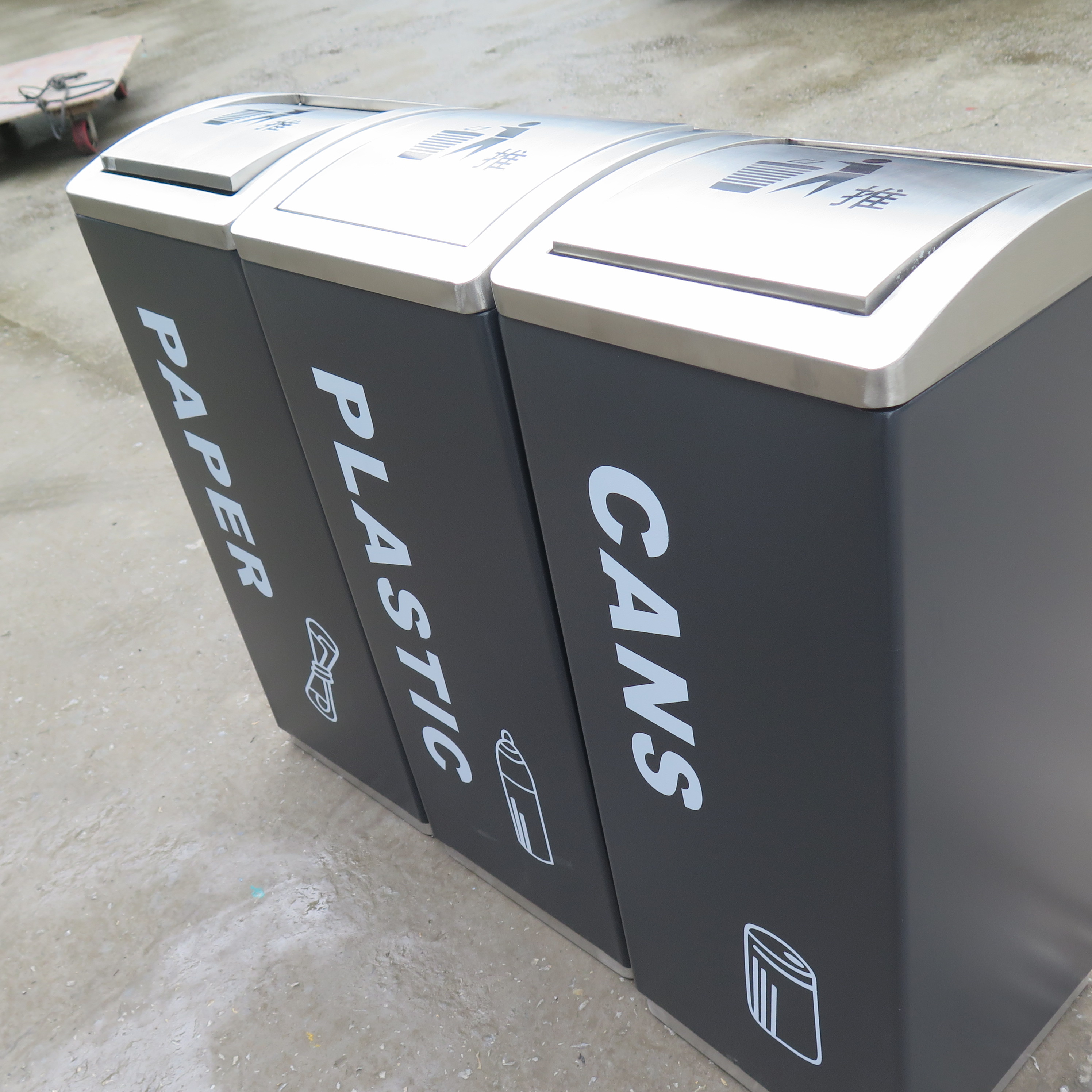 New! Playground Welcomed Metal Industrial Trash Bin Recycle Bin 3 Compartments Outdoor Furniture Garbage Compactor Bin