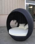 Round Outdoor Rattan Daybed Furniture , Roofed Wicker Lounge Bed