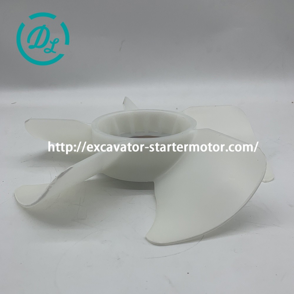 Fan 17472-74110 1747274110 Kubota Engine Parts D722 D902 Excavator