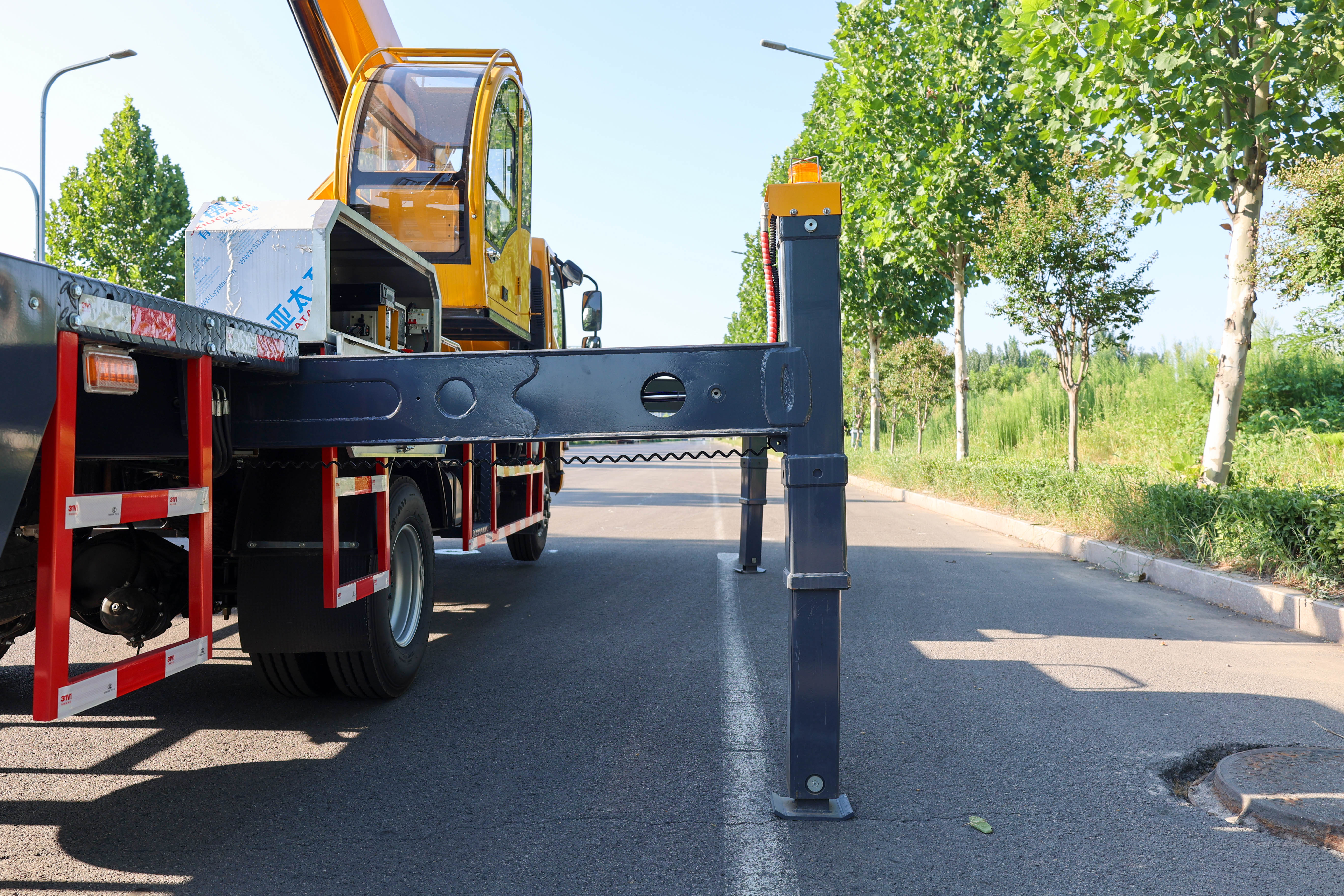 Hot Selling telescopic boom Lift 36m Aerial Working Platform Truck