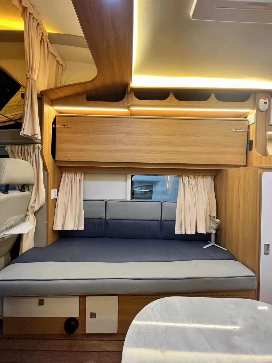 Luxury Travel Trailer With Engine 170hp IVECO Motorhomes Caravan OE NO OEM Service Customized