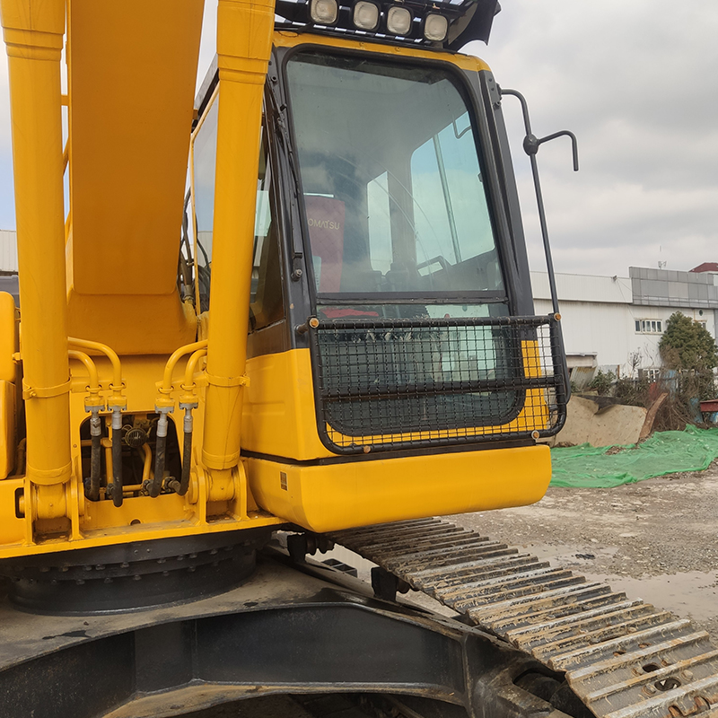 20 Ton Operating Weight Komatsu PC200 Excavator with Original Color Second Hand