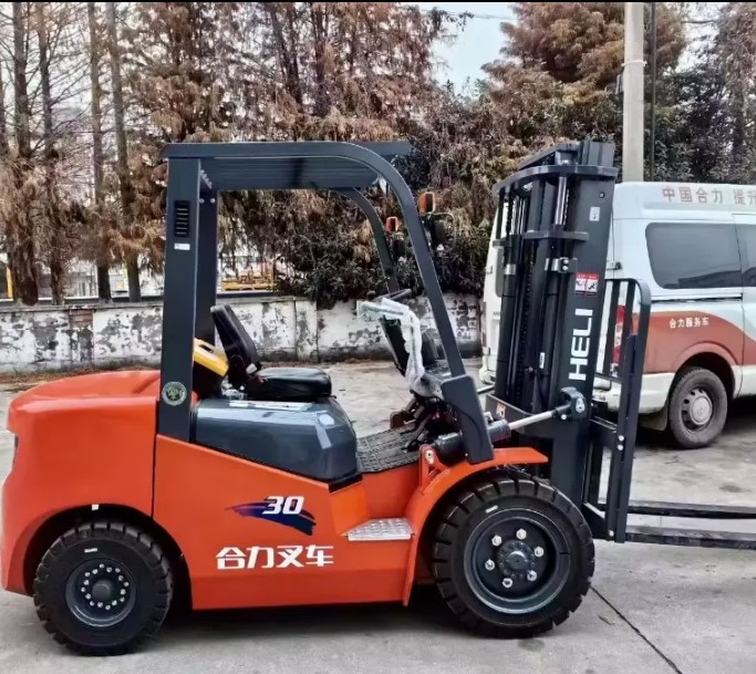 30 Ton HELI Heavy Diesel Operated Forklift CPCD300