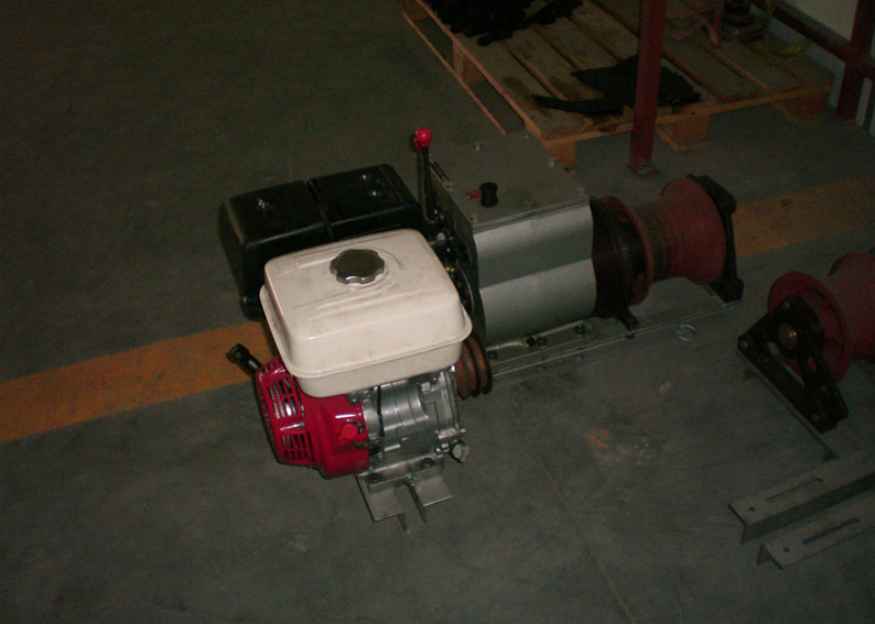 High Speed 5 Ton Gasoline Powered Cable Pulling Winch with Honda Engine
