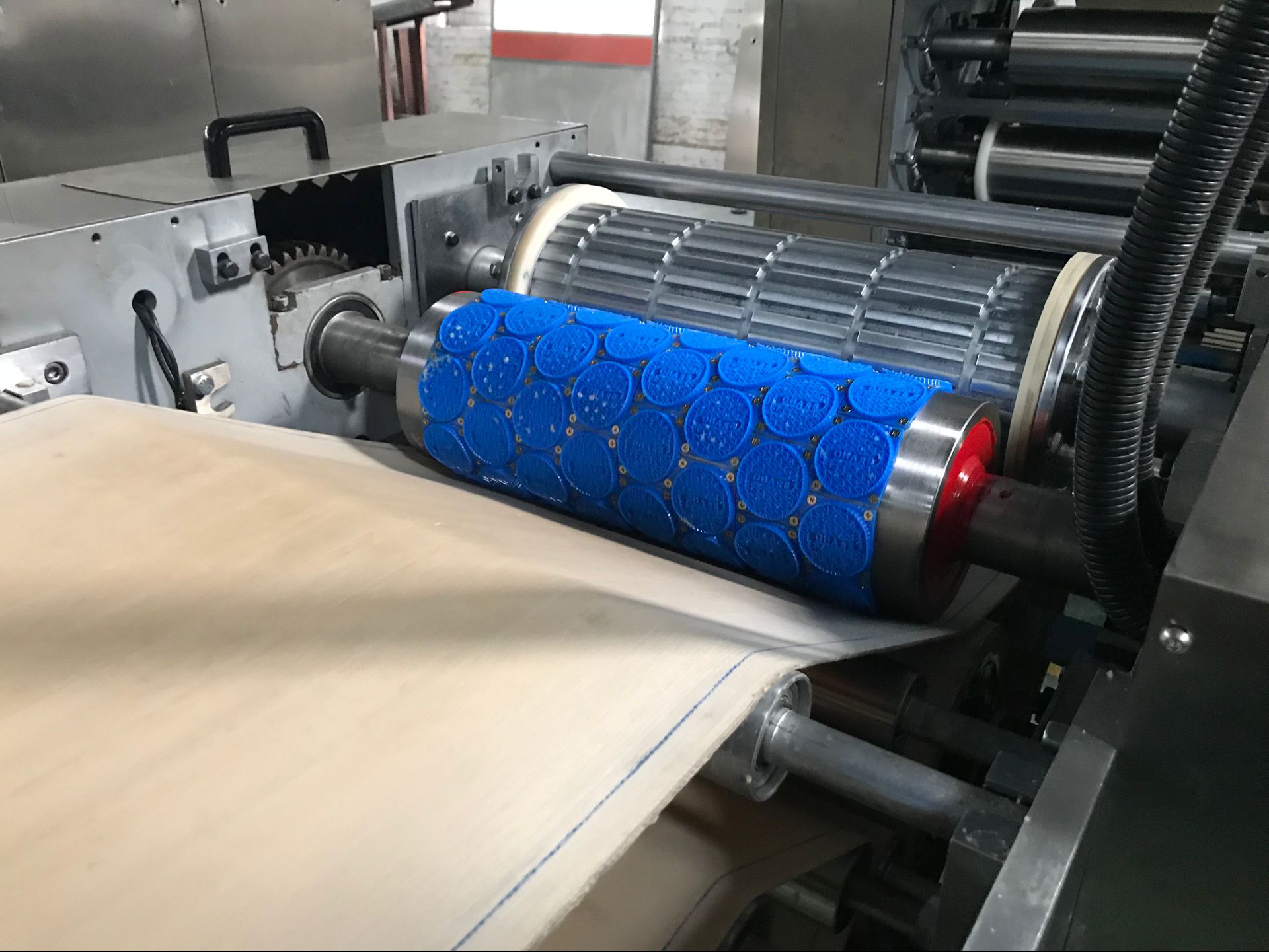 Hot sales Manufacture Tray Type Hard And Soft Small Biscuit Forming Machine Rotary Molder Cutter Machine Factory Price