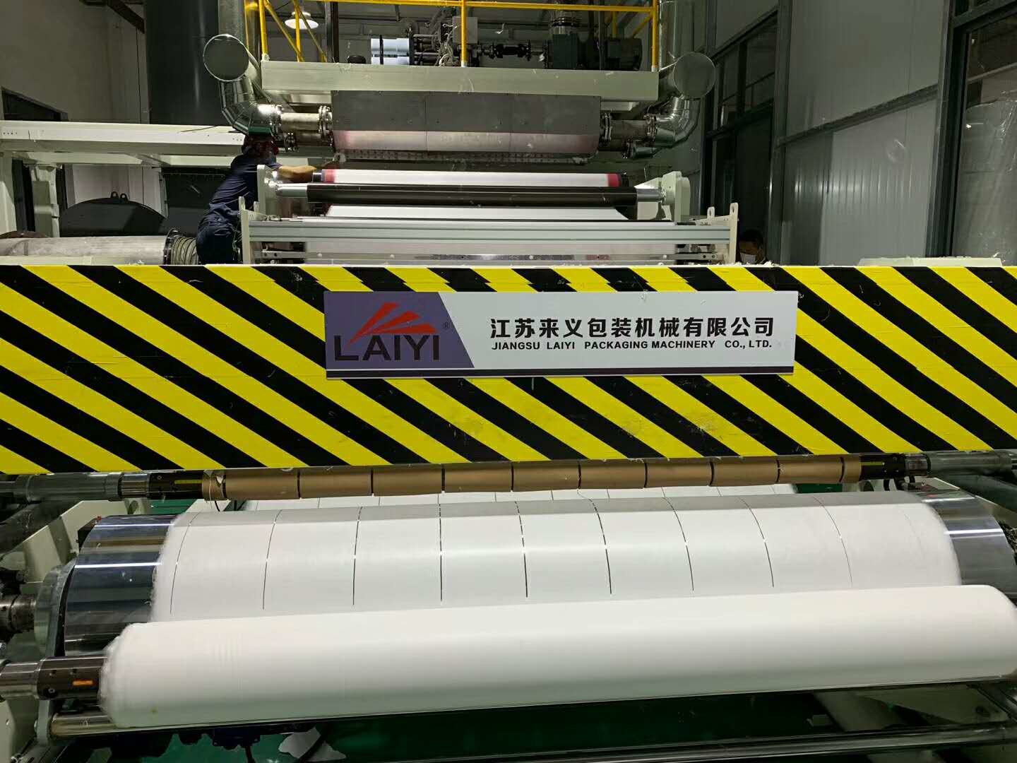 Melt Blown Non Woven Fabric Machine With Hot Melt Piping And Metering System Filter