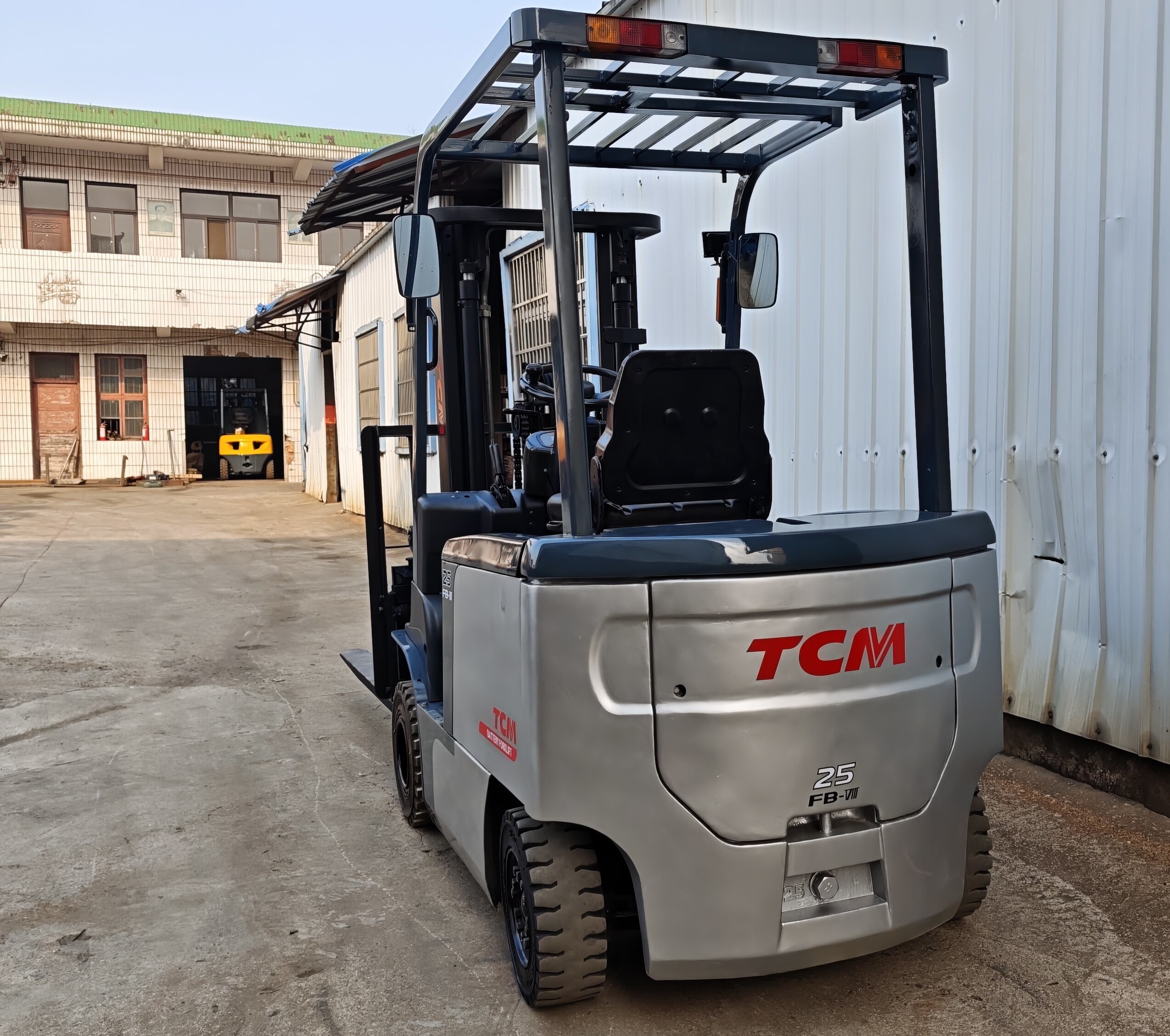 TCM 25 Used Electric Forklift With 3m 6m 2.5 Ton With Core Engine Component