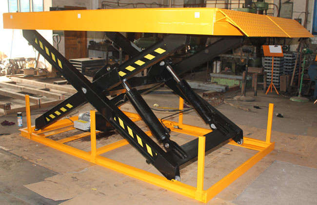 Loading Dock Lift Table Platform Leveler For Forklift Truck 5000kg Capacity
