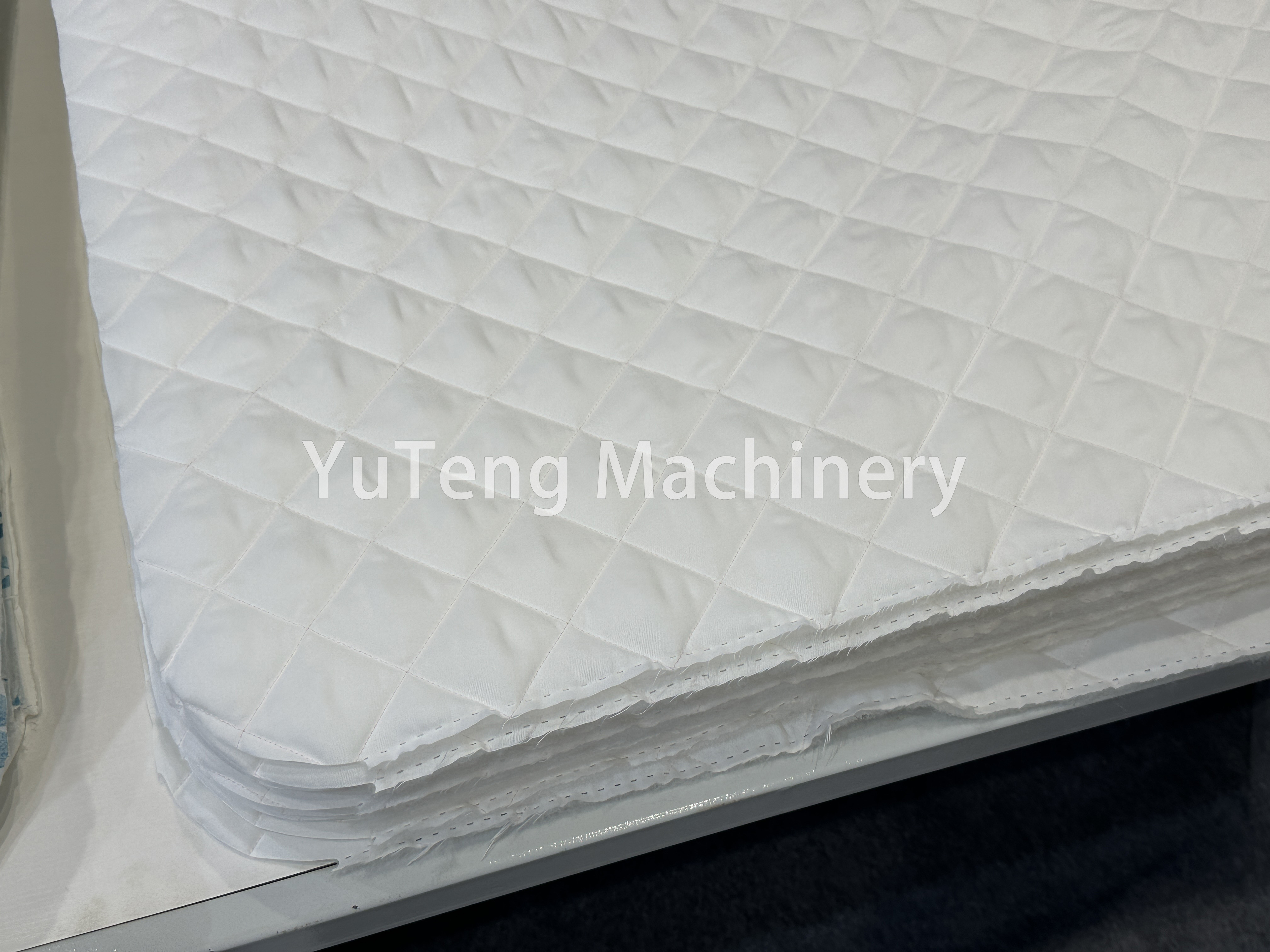 Computerized Automatic Fillet Cutting And Stacking Machine For Home Textile Material