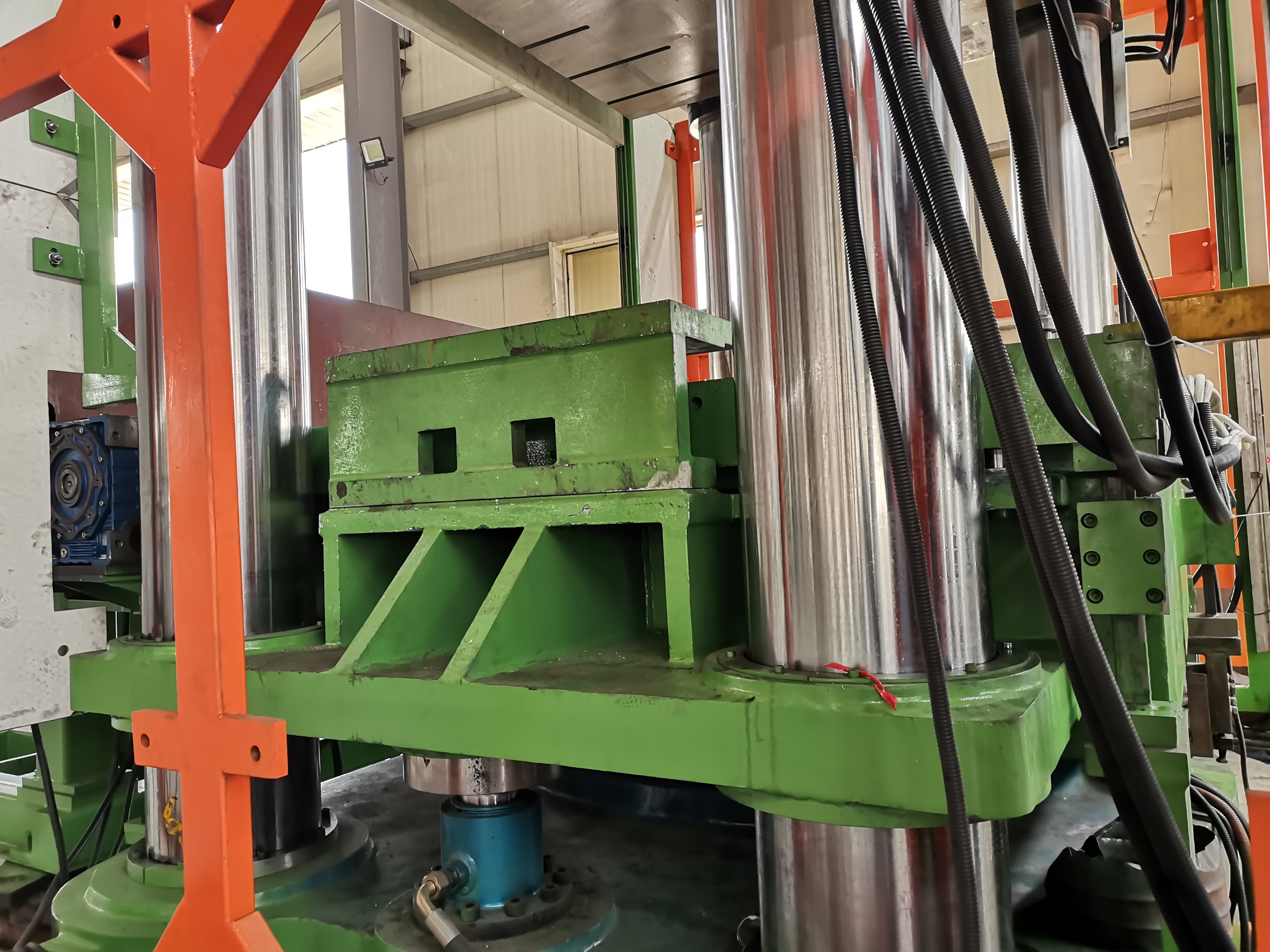 220V/380V Solid Tyre Vulcanizing Press for Heavy Duty Applications Weight KG 21000 KG