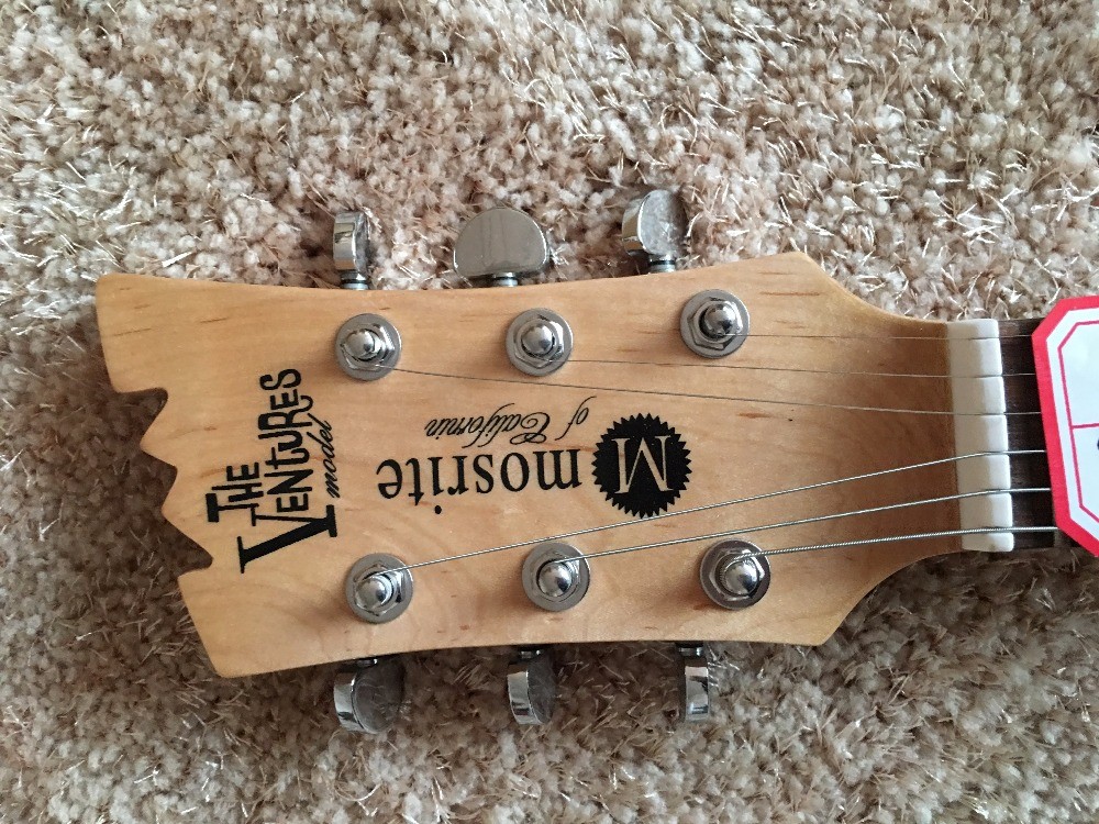 Custom guitar white color Mosrite logo reversed body 6 string electric guitar factory supply directly