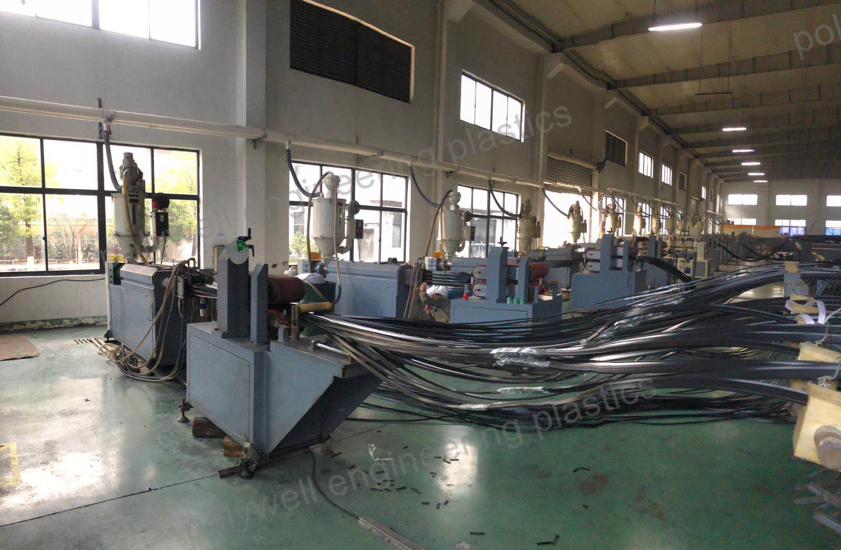 Polymer Extruder Machine / Heating Barrier Profiles Extrusion Machine